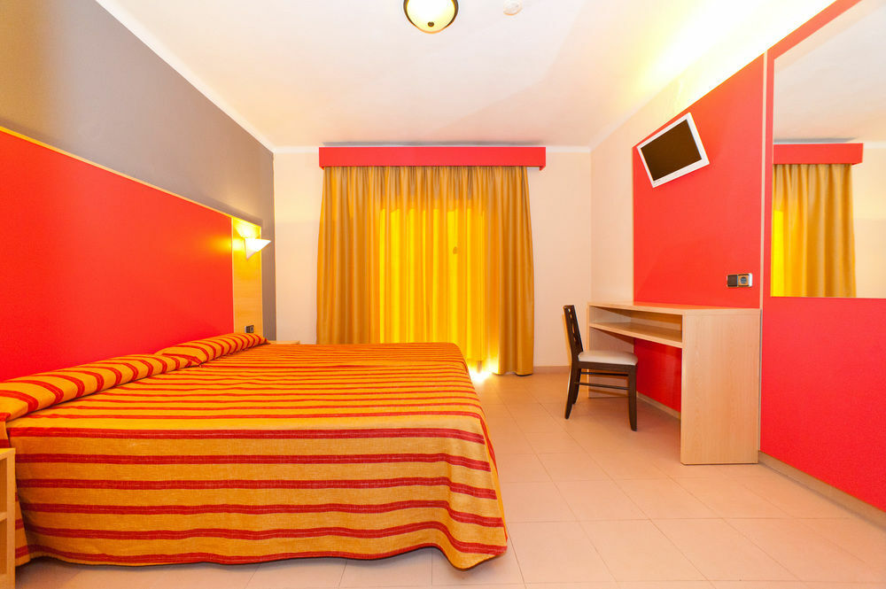 The Red Hotel By Ibiza Feeling - Adults Only San Antonio  Buitenkant foto